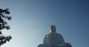 Сидячий будда пагода Лонг Шон