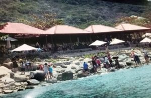 Дома, обслуживающие туристов на острове Hon Mun