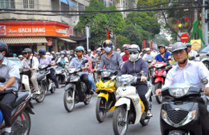 С 2018 года во Вьетнаме за нарушение правил дорожного движения будут наказывать не только водителей, но и пешеходов