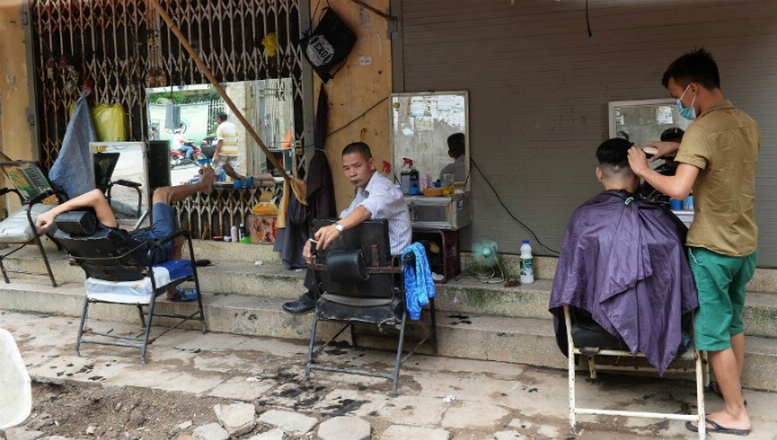 Уличные парикмахеры Ханоя