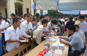 Выпускникам университетов Вьетнама сложно найти подходящую работу
