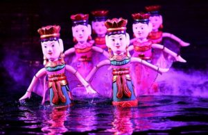 Несколько веков назад на севере Вьетнама появились представления с марионетками на воде, которые служили развлечением для фермеров