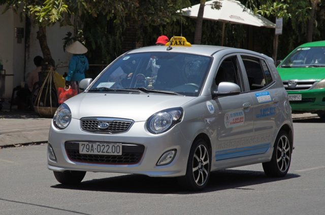 Таксиста из Нячанга разыскивают за угрозы туристам